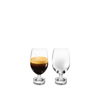 Two NESPRESSO Reveal Lungo side by side on white background. The glass on the left side is filled with coffee, the other one is empty.