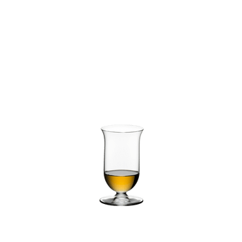 RIEDEL Bar Single Malt Whisky con bebida en un fondo blanco