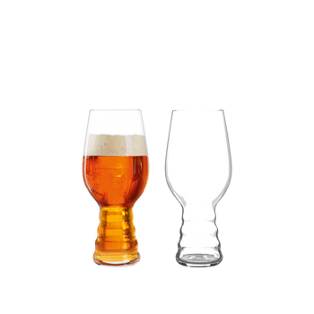 SPIEGELAU Craft Beer Glasses IPA con bebida en un fondo blanco