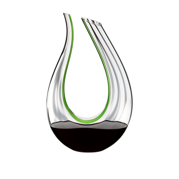 RIEDEL Decanter Amadeo Performance filled with a drink on a white background