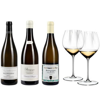 RIEDEL x KATE & KON - Burgundy Charme gefüllt mit einem Getränk auf weißem Hintergrund