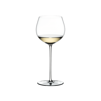 RIEDEL Fatto A Mano Oaked Chardonnay White filled with a drink on a white background