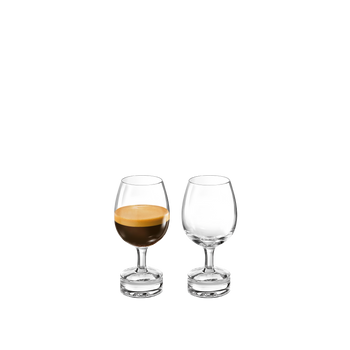 Two NESPRESSO Reveal Intense side by side on white background. The glass on the left side is filled with Espresso, the other one is empty.