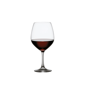 SPIEGELAU Vino Grande Burgunder gefüllt mit einem Getränk auf weißem Hintergrund