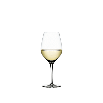 SPIEGELAU Authentis White Wine Small con bebida en un fondo blanco