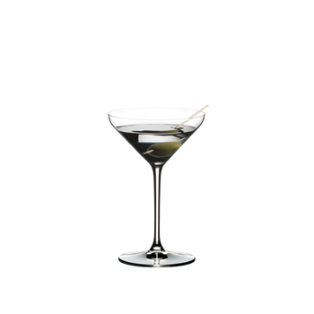 RIEDEL Extreme Restaurant Cocktail con bebida en un fondo blanco