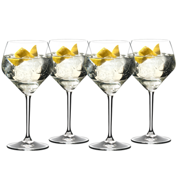 RIEDEL Gin Set gefüllt mit einem Getränk auf weißem Hintergrund