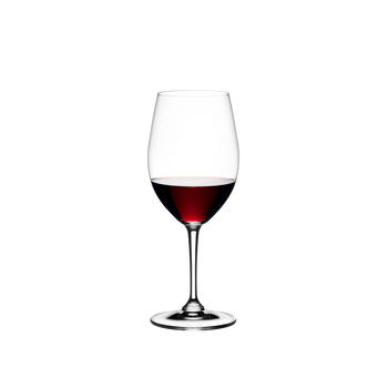 RIEDEL Degustazione Rotwein gefüllt mit einem Getränk auf weißem Hintergrund