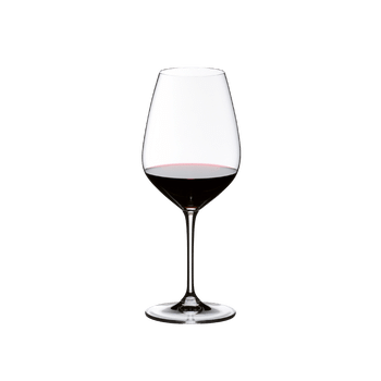 RIEDEL Vinum Extreme Syrah/Shiraz filled with a drink on a white background
