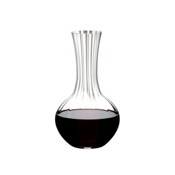 RIEDEL Decanter Performance filled with a drink on a white background
