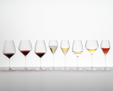 A RIEDEL Veloce Cabernet / Merlot glass on a white background with product dimensions: Height: 247 mm / 9.72 in, Biggest diameter: 104 mm / 4.09 in, Base diameter: 100 mm / 3.94 in.