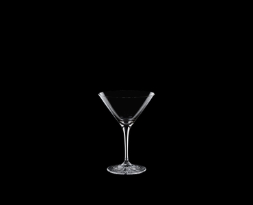 SPIEGELAU Perfect Serve Collection Cocktail Glass auf schwarzem Hintergrund