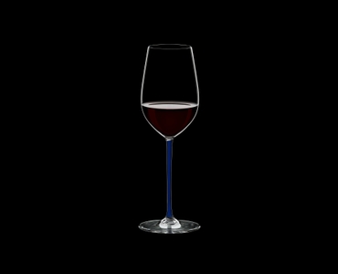 RIEDEL Fatto A Mano Riesling/Zinfandel Dark Blue filled with a drink on a black background