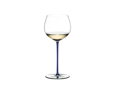RIEDEL Fatto A Mano Oaked Chardonnay Dark Blue filled with a drink on a white background