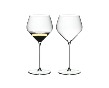 RIEDEL Veloce Chardonnay filled with a drink on a white background
