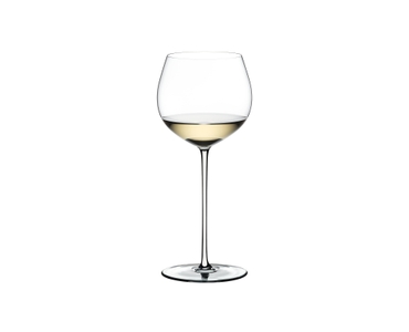 RIEDEL Fatto A Mano Oaked Chardonnay White R.Q. filled with a drink on a white background