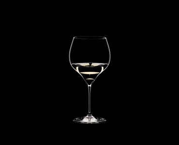 RIEDEL Grape@RIEDEL Oaked Chardonnay filled with a drink on a black background