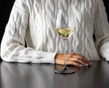 RIEDEL Fatto A Mano Black Tie Champagne Wine Glass/Sauvignon Blanc in use