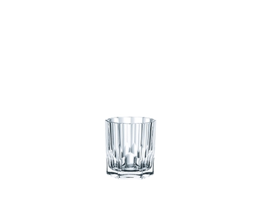 NACHTMANN Aspen Whisky riempito con una bevanda su sfondo bianco