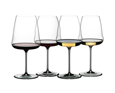 RIEDEL Winewings Tasting Set gefüllt mit einem Getränk auf weißem Hintergrund