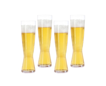 SPIEGELAU Beer Classics Tall Pilsstange gefüllt mit einem Getränk auf weißem Hintergrund