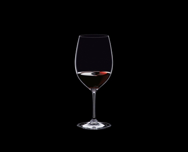 RIEDEL Vinum Restaurant Cabernet Sauvignon/Merlot (Bordeaux) filled with a drink on a black background