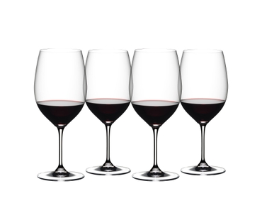 4 RIEDEL Vinum Cabernet Sauvignon/Merlot glasses filled with red wine stand slightly offset side by side