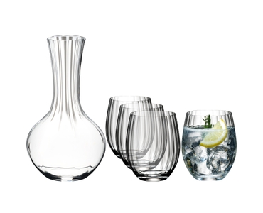 An unfilled RIEDEL Performance Decanter, a group of three unfilled Optical O Longdrink glasses and an Optical O Longdrink glass filled with a decorated Gin Tonic stand side by side.