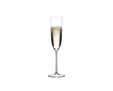 RIEDEL Sommeliers Champagner Flöte gefüllt mit einem Getränk auf weißem Hintergrund