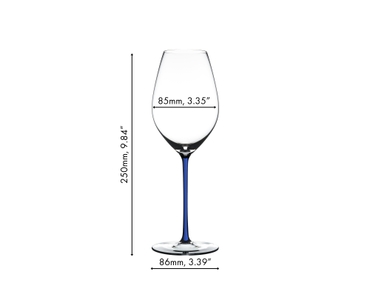 A RIEDEL Fatto A Mano Champagne Wine Glass in dark blue stands together with a bottle of wine, a white, a green, a yellow, a red and a black Fatto A Mano Champagne Wine Glass against a gray background. 