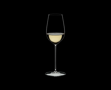 RIEDEL Superleggero Riesling/Zinfandel filled with a drink on a black background