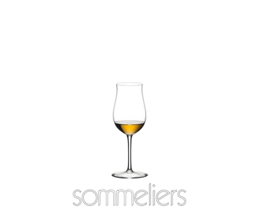 RIEDEL Sommeliers Cognac VSOP con bebida en un fondo blanco
