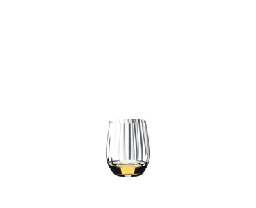 RIEDEL Tumbler Collection Optical O Whisky gefüllt mit einem Getränk auf weißem Hintergrund