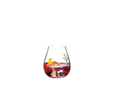 RIEDEL Gin Set Contemporary gefüllt mit einem Getränk auf weißem Hintergrund