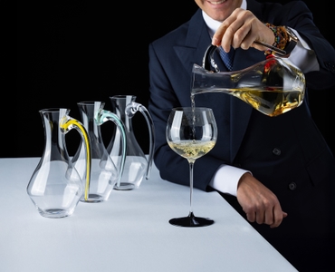 RIEDEL Fatto A Mano Cabernet Magnum Decanter - yellow in use