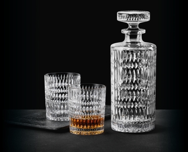 NACHTMANN Ethno Whisky Set mit Karaffe und zwei Tumblern im Einsatz