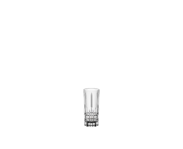 SPIEGELAU Perfect Serve Collection Shot Glass rempli avec une boisson sur fond blanc