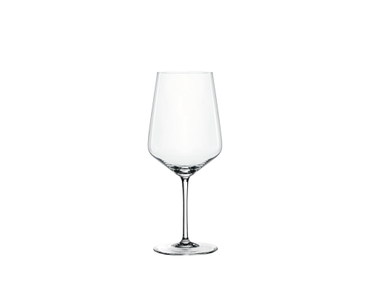 SPIEGELAU Style Rotwein auf weißem Hintergrund