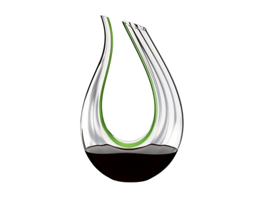 RIEDEL Decanter Amadeo Performance filled with a drink on a white background