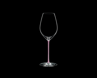 RIEDEL Fatto A Mano Champagner Weinglas Pink R.Q. auf schwarzem Hintergrund
