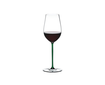 RIEDEL Fatto A Mano Riesling/Zinfandel Green R.Q. filled with a drink on a white background