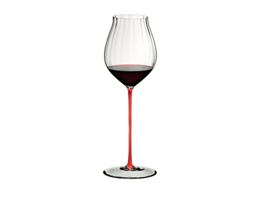 RIEDEL High Performance Pinot Noir - Rot gefüllt mit einem Getränk auf weißem Hintergrund