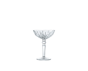 NACHTMANN Noblesse Cocktailschale gefüllt mit einem Getränk auf weißem Hintergrund