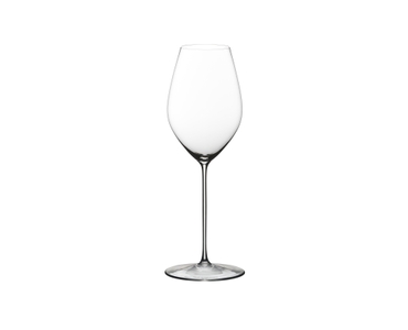 RIEDEL Superleggero bicchiere da vino Champagne riempito con una bevanda su sfondo bianco