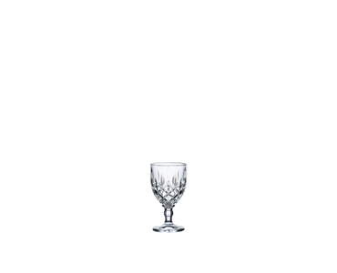 NACHTMANN Noblesse Liqueur Goblet rempli avec une boisson sur fond blanc