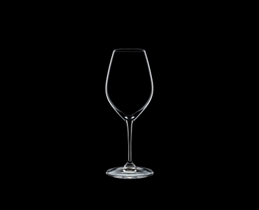RIEDEL Vinum Restaurant Champagner Weinglas auf schwarzem Hintergrund