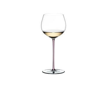 RIEDEL Fatto A Mano Chardonnay (im Fass gereift) - Pink gefüllt mit einem Getränk auf weißem Hintergrund