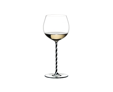 RIEDEL Fatto A Mano Oaked Chardonnay Black & White R.Q. filled with a drink on a white background