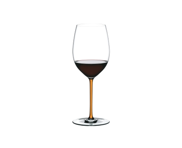 RIEDEL Fatto A Mano Gift Set Cabernet/Merlot filled with a drink on a white background
