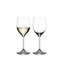 RIEDEL Wine Viognier/Chardonnay gefüllt mit einem Getränk auf weißem Hintergrund